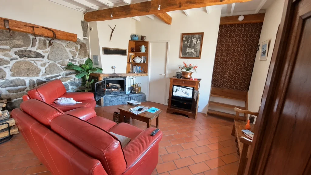 Le salon et la cheminée